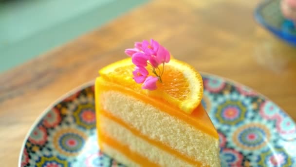 Orange Cake Beautiful Plate Cafe Restaurant — ストック動画