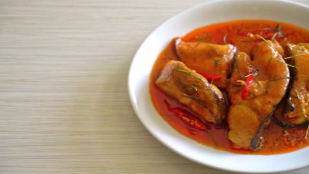 Rotschwanzwelse Getrockneter Roter Currysoße Die Choo Chee Genannt Wird Oder — Stockvideo