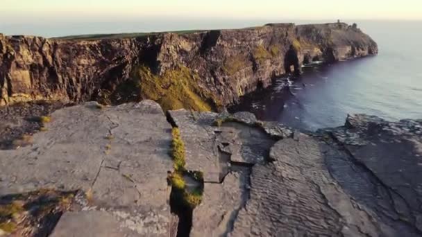 Cinematic Aerial Cliffs Moher Ireland Blue Hour Sunny Day Flying — Vídeo de stock