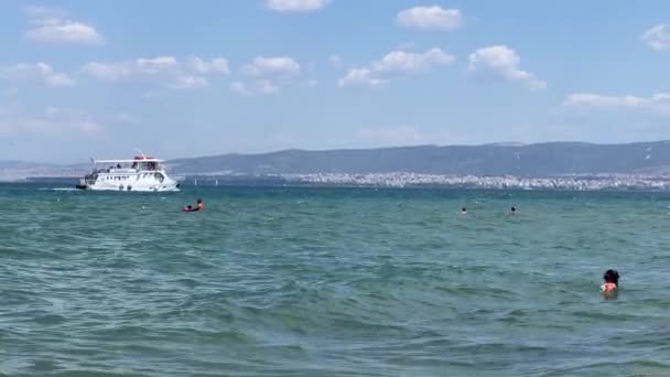 Water Bus Cruising Thermaic Gulf Approaches Town Peraia Background Districts — Video