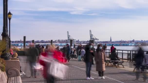 Upływ Czasu Ludzi Cieszących Się Ładną Pogodą Battery Park Nowym — Wideo stockowe
