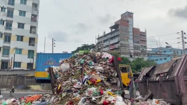 Müllkippe Straßenrand Abfallproblem Der Stadt Umweltverschmutzungskonzept — Stockvideo