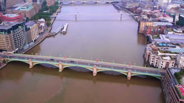 Aerial Southwark Bridge River Thames Λονδίνο Αγγλία Ευρύ Πλάνο Εμπρός — Αρχείο Βίντεο