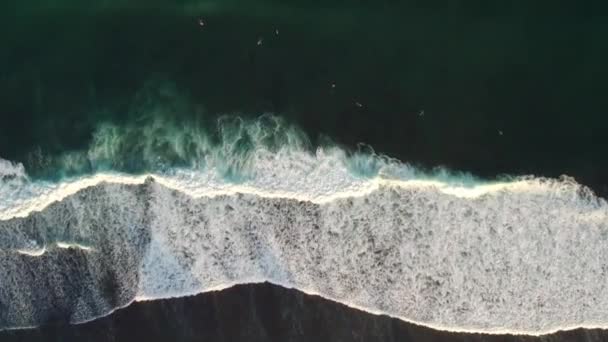 Arriba Aérea Abajo Enormes Olas Oceánicas Indonesia Bali Isla Agua — Vídeos de Stock