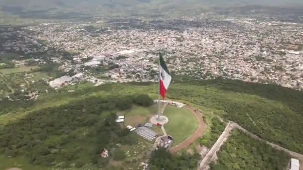 Повітряний Безпілотник Швидко Вистрілює Величний Червоний Білий Зелений Мексиканський Прапор — стокове відео