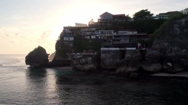 Вид Висоти Великого Знакового Курорту Острові Балі Над Скелястим Узбережжям — стокове відео