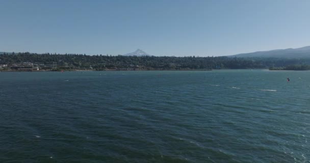 Drohnenantenne Von Hood River Oregon Einem Sommertag Windsurfer Und Kiteboarder — Stockvideo