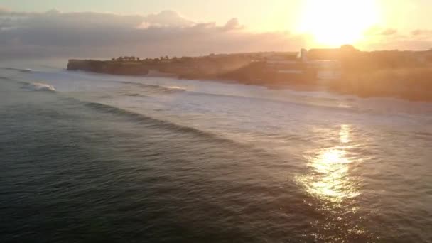 Drone Vliegen Kustlijn Van Uluwatu Reizen Surf Spot Bestemming Bali — Stockvideo