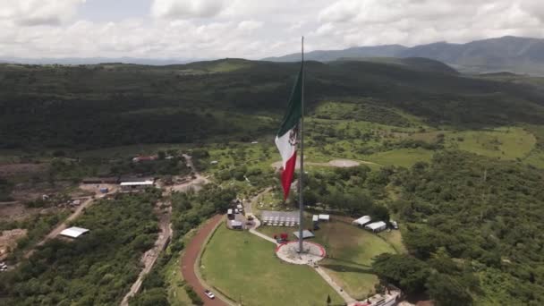 Повітряна Орбіта Навколо Мексиканського Прапора Незалежність Декларація Ігуалі — стокове відео