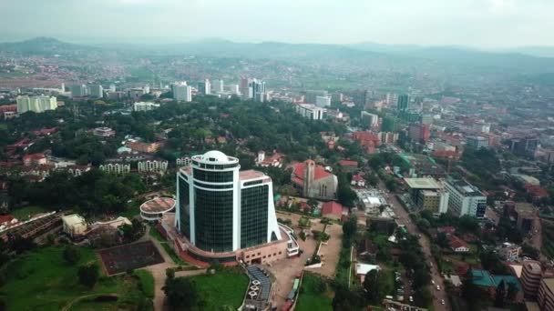 Iconische Oriëntatiepunt Het Centrum Van Kampala Met Pearl Africa Hotel — Stockvideo