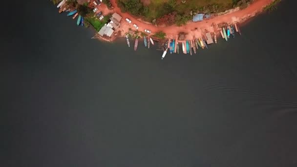Top View Wooden Fishing Boats Docked Shore Lake Bunyonyi Uganda — Stockvideo