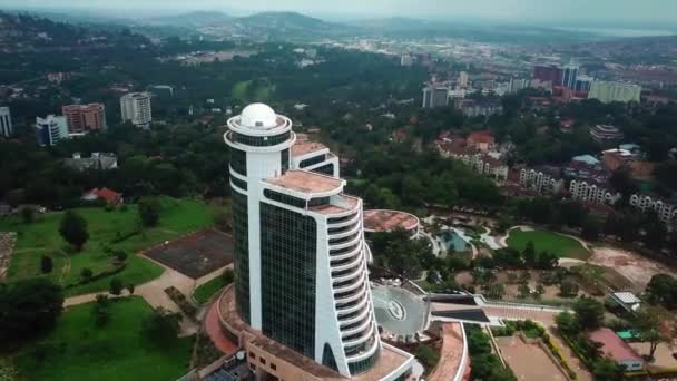 Vista Aérea Pearl África Hotel Marco Icônico Colina Nakasero Kampala — Vídeo de Stock