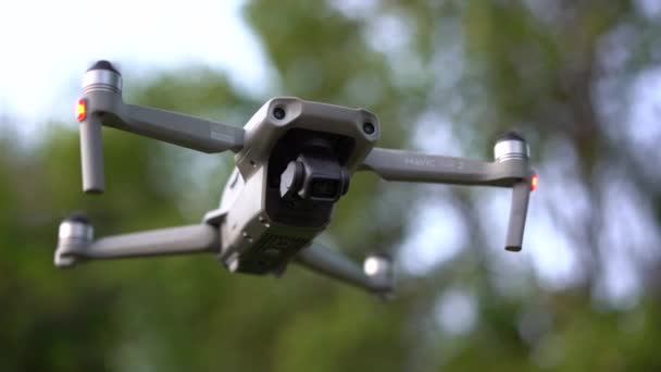 Drone Zweven Boven Grond — Stockvideo