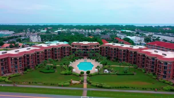 Drone Vista Volando Hacia Centro Mediterranea Condominio Resort Miramar Playa — Vídeo de stock