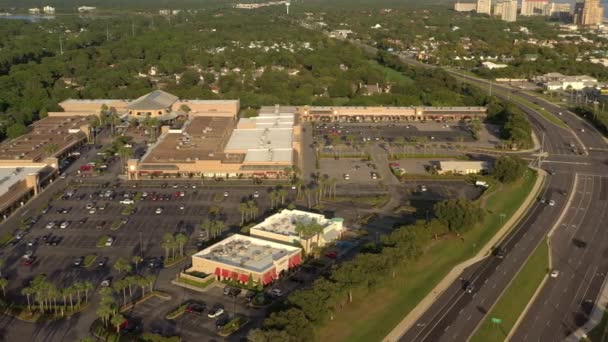 Dron Widok Panning Lewo Autostrady Silver Sands Outlet Mall Destin — Wideo stockowe