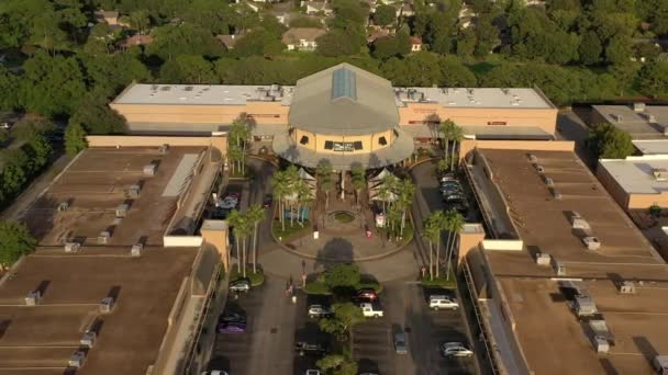 Widok Drona Odlatujący Centrum Dziedzińca Centrum Handlowego Silver Sands Outlet — Wideo stockowe