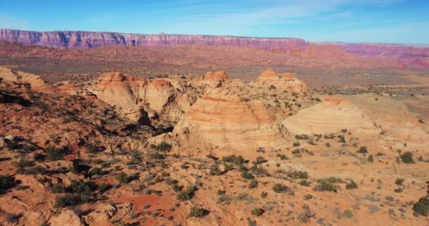 在美利坚合众国沙漠上空飞行的缓慢无人驾驶飞机镜头 — 图库视频影像