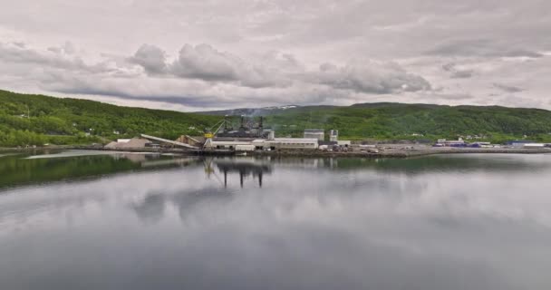 Finnfjord Norvège Bas Niveau Survol Usine Fabrication Ferrosilicium Métallique Écologique — Video
