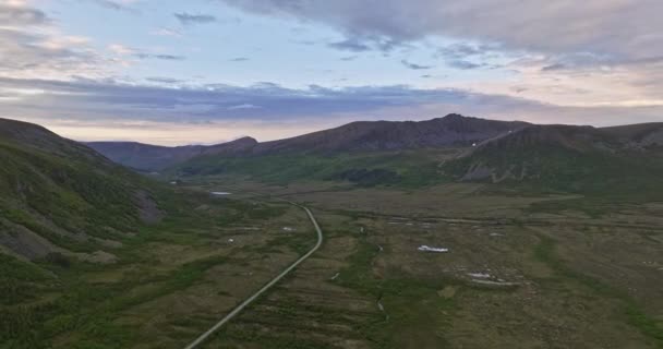 Stave Norway Aerial Drone Panning View Capturing Designed Mountain Landscape — Αρχείο Βίντεο