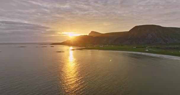 Stave Noruega Aerial Vista Panorâmica Cinematográfica Capturando Belas Paisagens Pequena — Vídeo de Stock