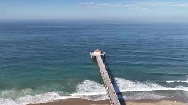 カリフォルニア州のマンハッタンビーチ ドローンからのオーシャンビュー — ストック動画