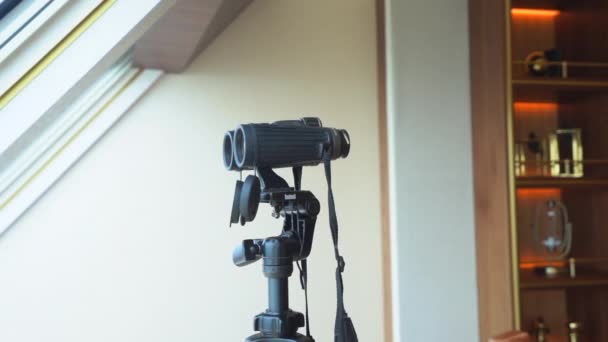 Cruzeiro Binocular Stand Close — Vídeo de Stock