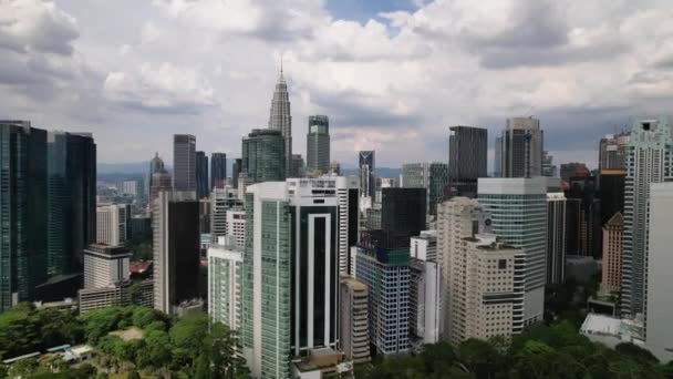 Aerial Drone Shot Kuala Lumpur City Tall Skyscrapers Petronas Twin — Stock Video