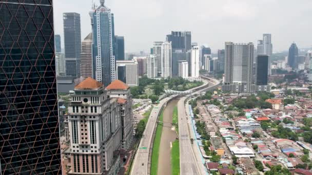 Modern Yüksek Binalar Asfalt Yollarla Birlikte Kuala Lampur Şehrinin Havadan — Stok video