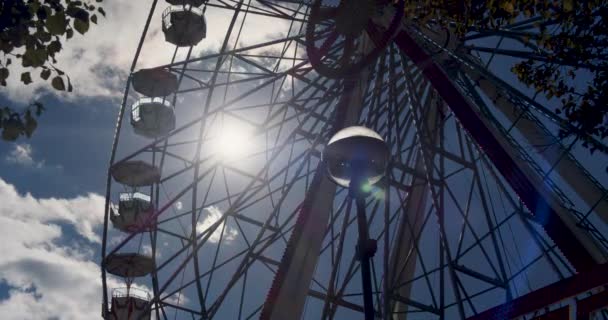 Poza Statică Unei Roți Ferris Pornește Încet Într Luminoasă Vară — Videoclip de stoc