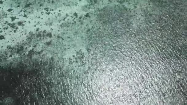 Drone Εναέρια Τηγάνι Για Αποκαλύψει Μεγάλο Κοραλλιογενή Ύφαλο Βάρκες Στο — Αρχείο Βίντεο