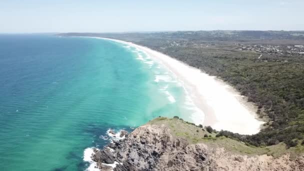 Panela Aérea Drone Até Bela Praia Azul Com Ondas Areia — Vídeo de Stock