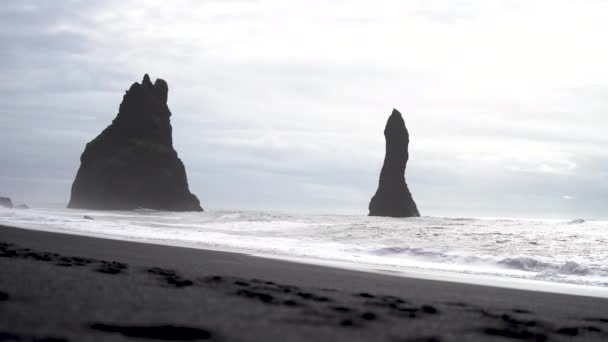 Reynisfjara Playa Paisaje Marino Islandia Olas Chocan Con Playa Arena — Vídeos de Stock