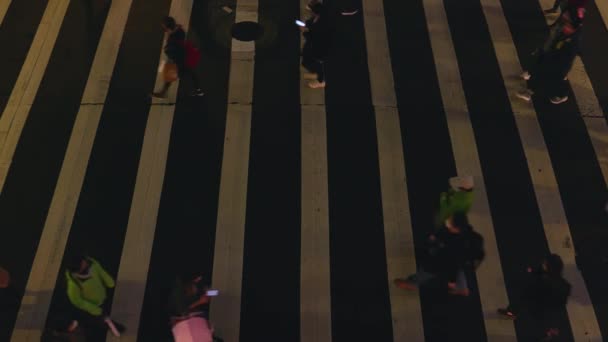 Top Shot Pedestrian Crossing People Walking Night Medium Shot — Video