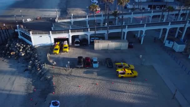 Oceanside Pier Yellow Lifeguard Trucks — Stock Video