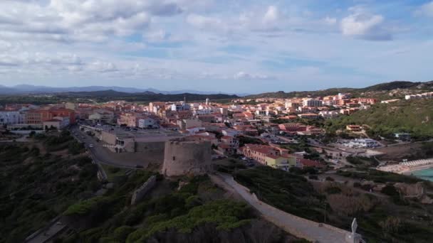 Talya Nın Sardinya Kentindeki Santa Teresa Gallura Şehrinin Yörünge Manzarası — Stok video