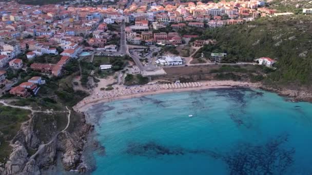 Sardunya Daki Spiaggia Rena Bianca Nın Havadan Görünüşü Parallaks Vuruşu — Stok video