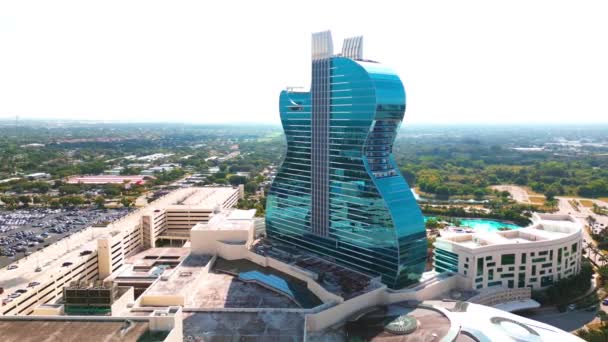 美国佛罗里达州好莱坞硬岩酒店和赌场 现代独特建筑的无人机空中景观 — 图库视频影像
