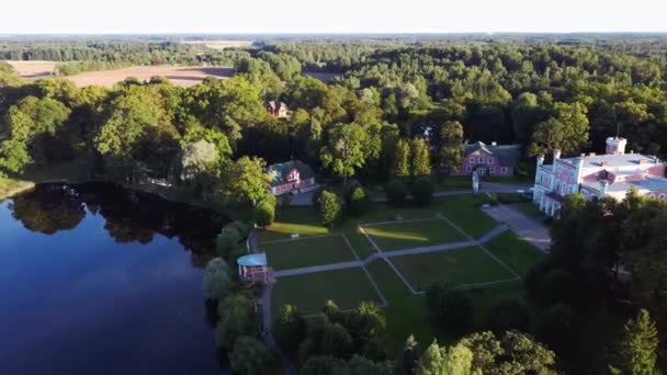 Vista Aérea Del Palacio Birinu Castillo Letonia Junto Lago Con — Vídeos de Stock
