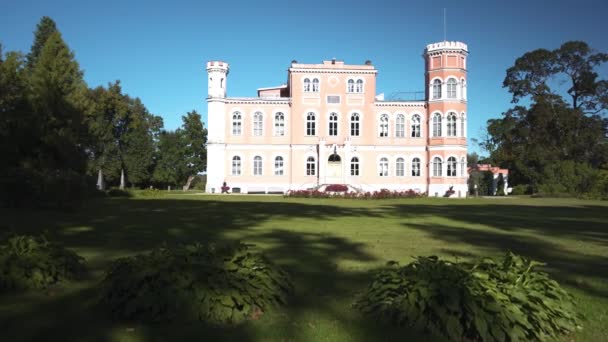 Pałac Birinu Łotewski Zamek Nad Jeziorem Pięknym Ogrodem Dwór Birini — Wideo stockowe