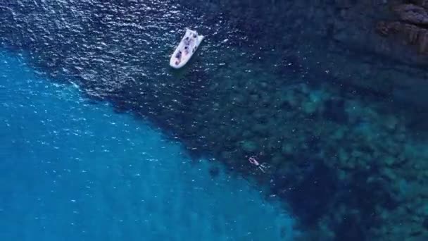 Luftaufnahme Aus Der Vogelperspektive Von Booten Die Der Küste Von — Stockvideo