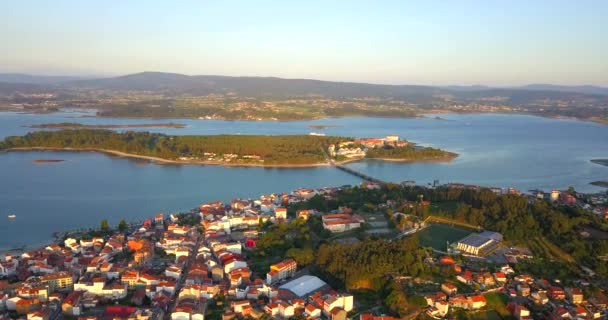 Aerial Flying Grove Verso Illa Toxa Galizia Tramonto Dolly Avanti — Video Stock