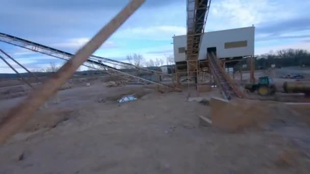 Exploração Cinemática Fpv Drone Tiro Uma Pedreira Abandonada Área Circundante — Vídeo de Stock