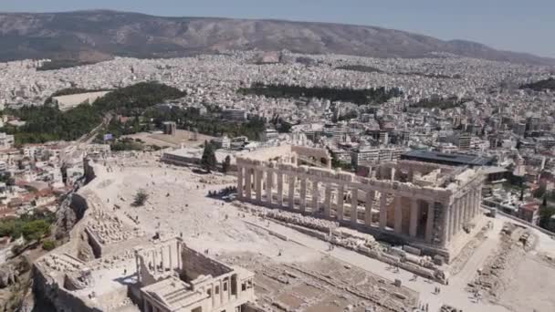 Acrópolis Atenas Ciudadela Afloramiento Rocoso Sobre Ciudad Atenas Retroceso Aéreo — Vídeos de Stock