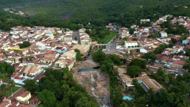 Wide Rotating Aerial Drone Shot Mountainous Diamond Mining Town Lenis — Stock Video