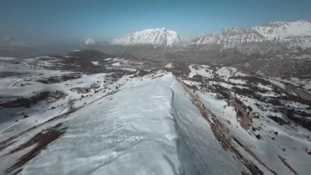 Fpv Luftfahrt Über Den Französischen Alpen — Stockvideo