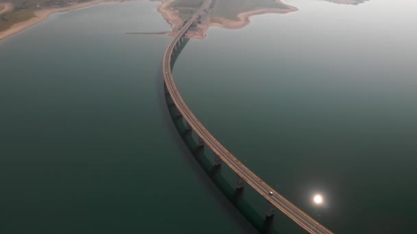 Aerial Reveal Shot Long Lake Bridge Car Passing Foggy Noon — Vídeo de stock