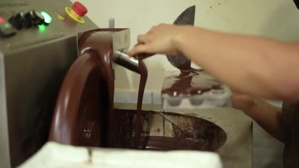 Pastelero Preparar Caramelos Chocolate Hechos Mano Premium Fábrica Chocolate Artesanal — Vídeos de Stock