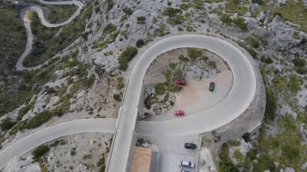 スペインのマヨルカ島 カロブラの山の上のループロードの短いショット — ストック動画