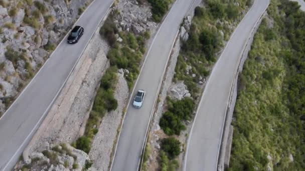 Прямо Вниз Вид Автомобиль Принимает Поворот Извилистой Горной Дороге Calobra — стоковое видео
