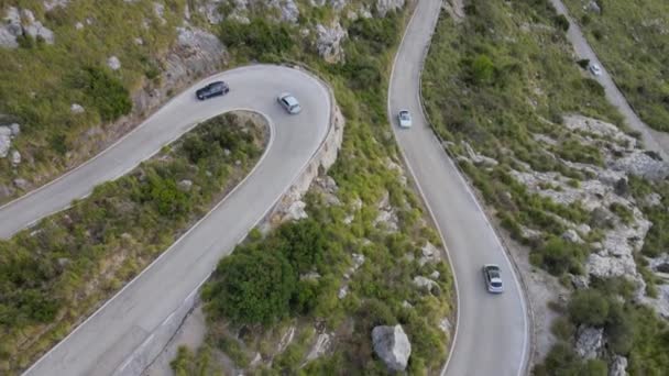 Birdseye Наклонный Вид Автомобиль Горной Дороге Calobra Майорка Испания Солнечный — стоковое видео
